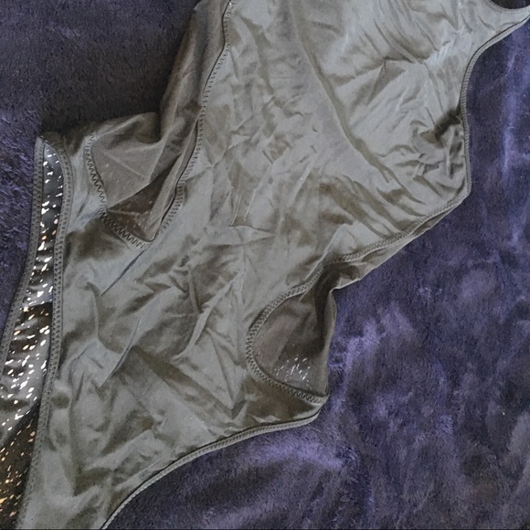 REVERSIBLE lululemon one-piece - Picture 2 of 2